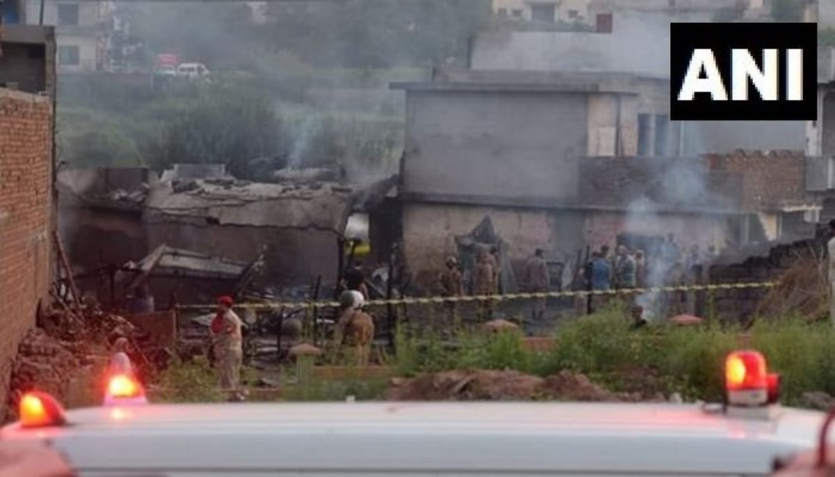 Experts arrived in Pakistan from France to investigate the plane crash