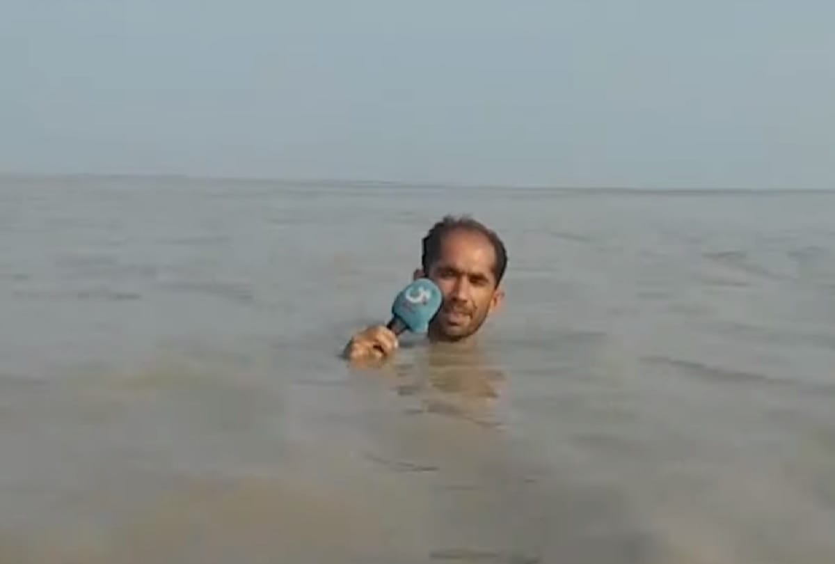 Pakistani journalist live reporting video viral over flood coverage