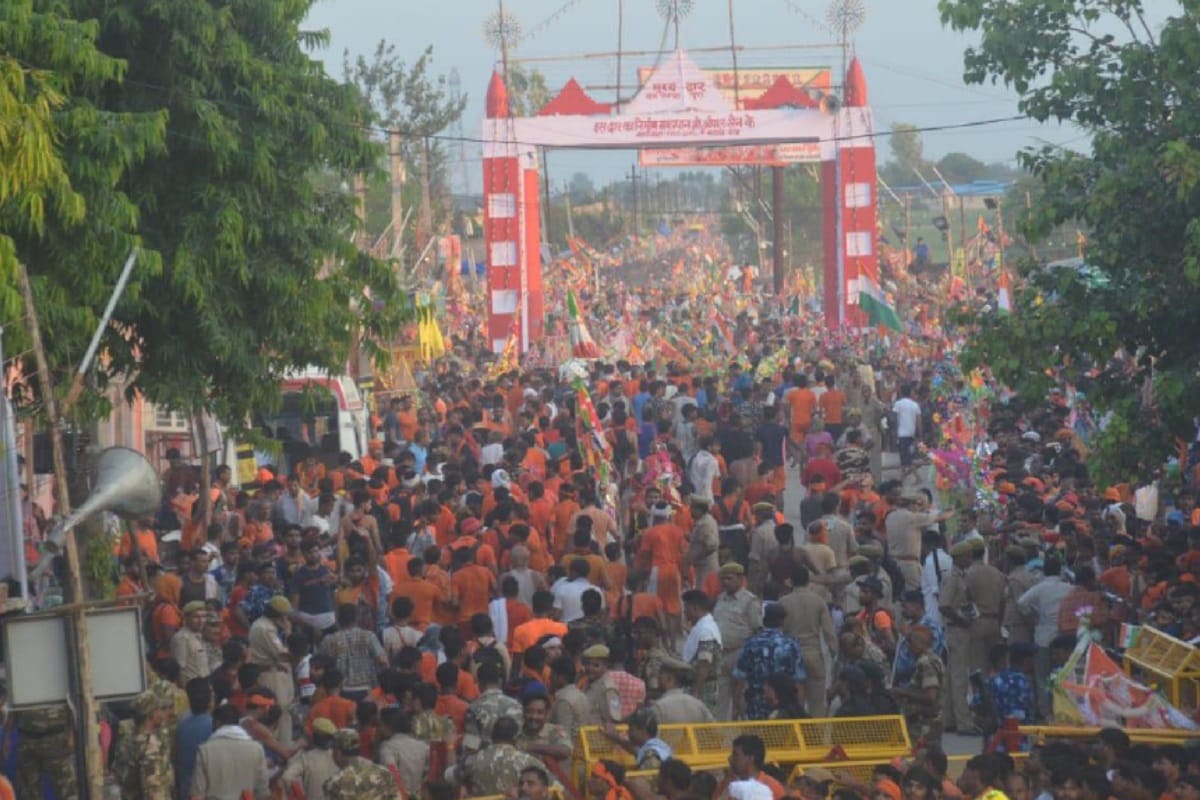 Lakhs of devotees Jalabhishek in Pura  Mahadev temple in Baghpat