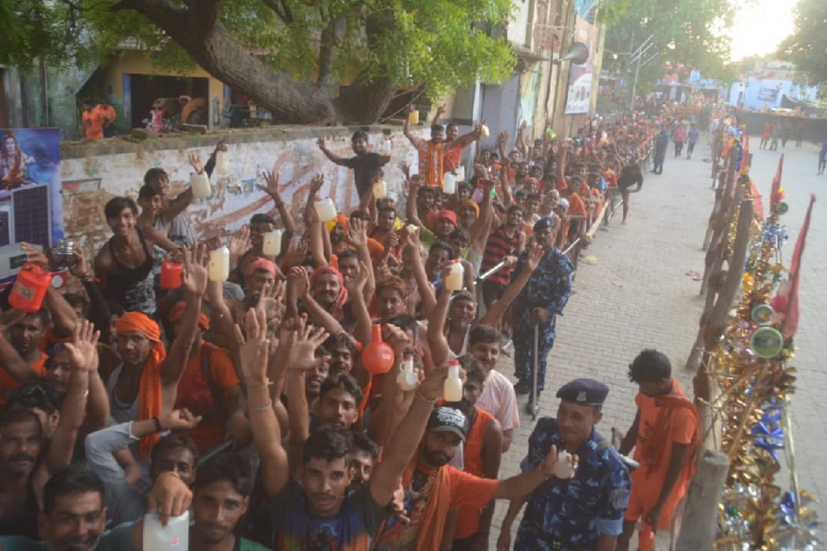Lakhs of devotees Jalabhishek in Pura  Mahadev temple in Baghpat