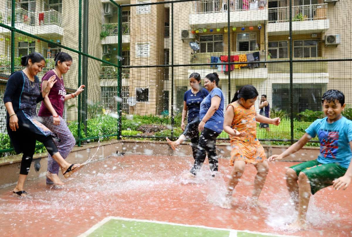 Mumbai is on Red rain alert, Know What does Red, orange, green, yellow rain alert mean