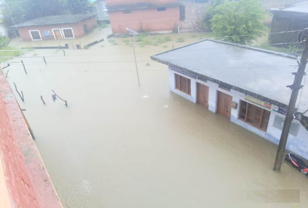 flood and landslide due to heavy rainfall in himachal pradesh