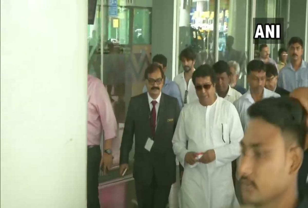 MNS chief Raj Thackeray arrives in Kolkata and will meet Mamata Banerjee tomorrow