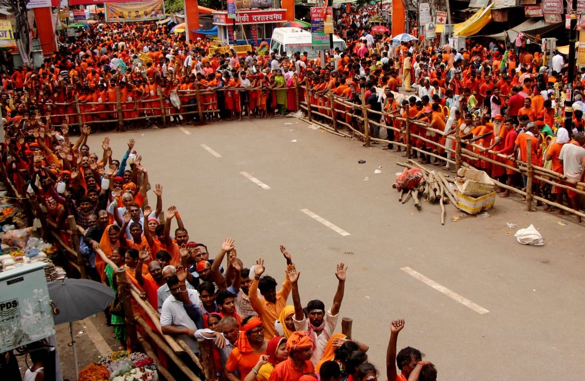 Devotees break record of kashi vishwanath worship in this monday in varanasi