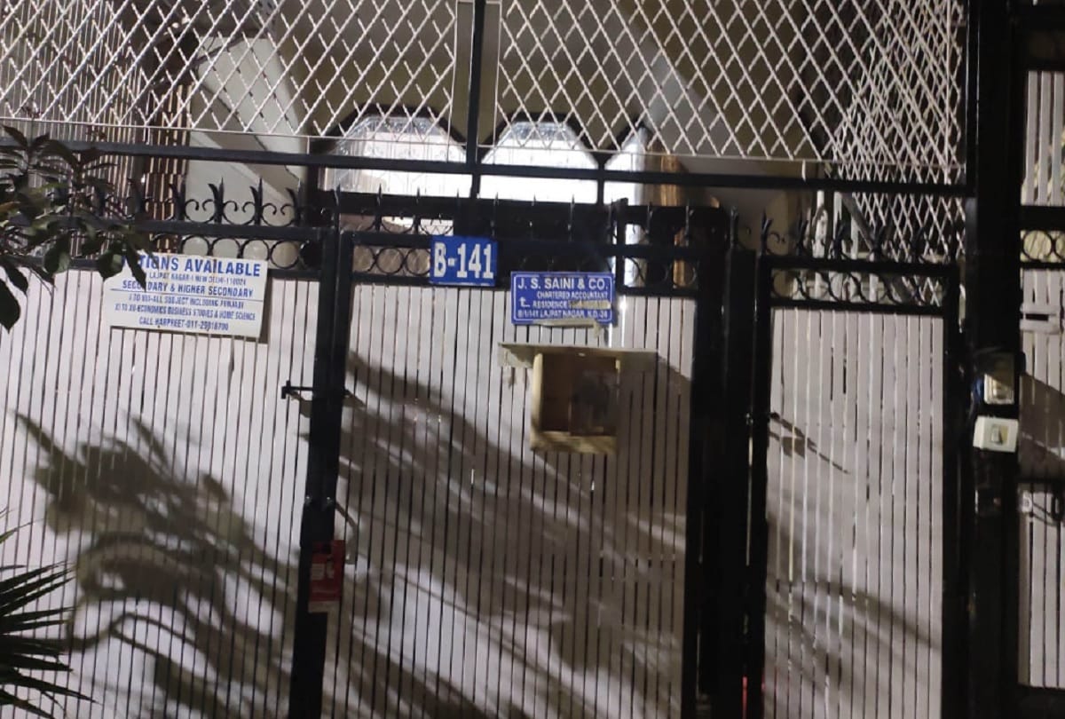 Resident doctor committed suicide in delhi