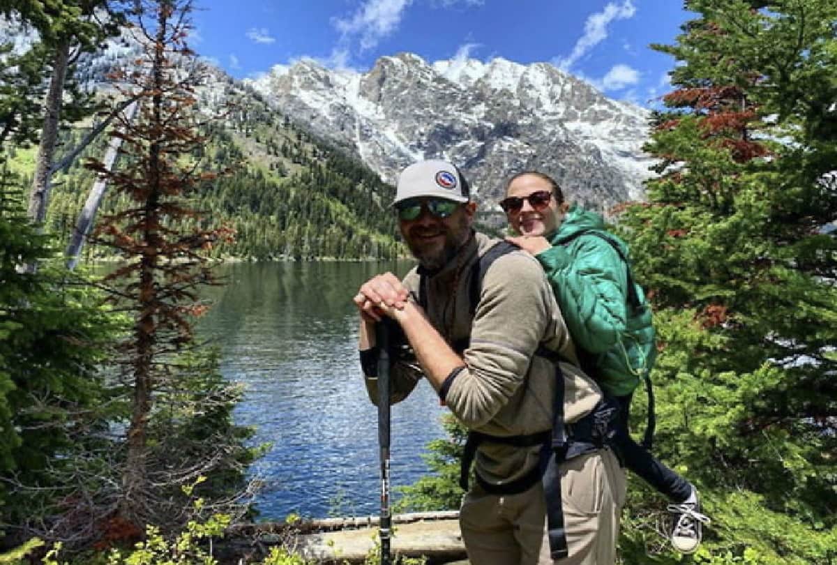 Two disabled friends climbed on mountain