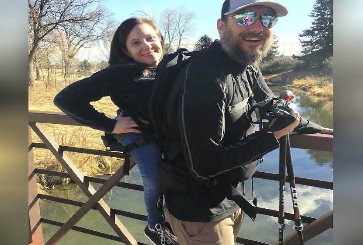Two disabled friends climbed on mountain