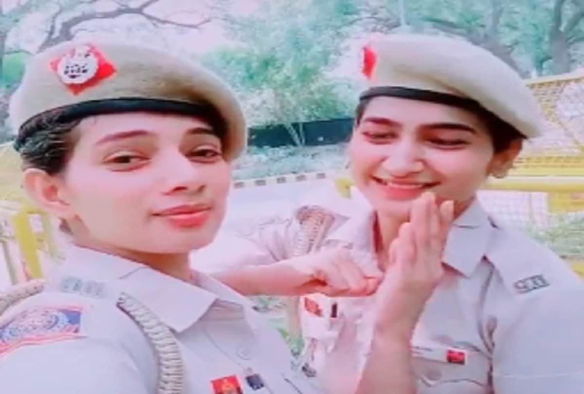 two lady constable of delhi police dance on tiktok video viral