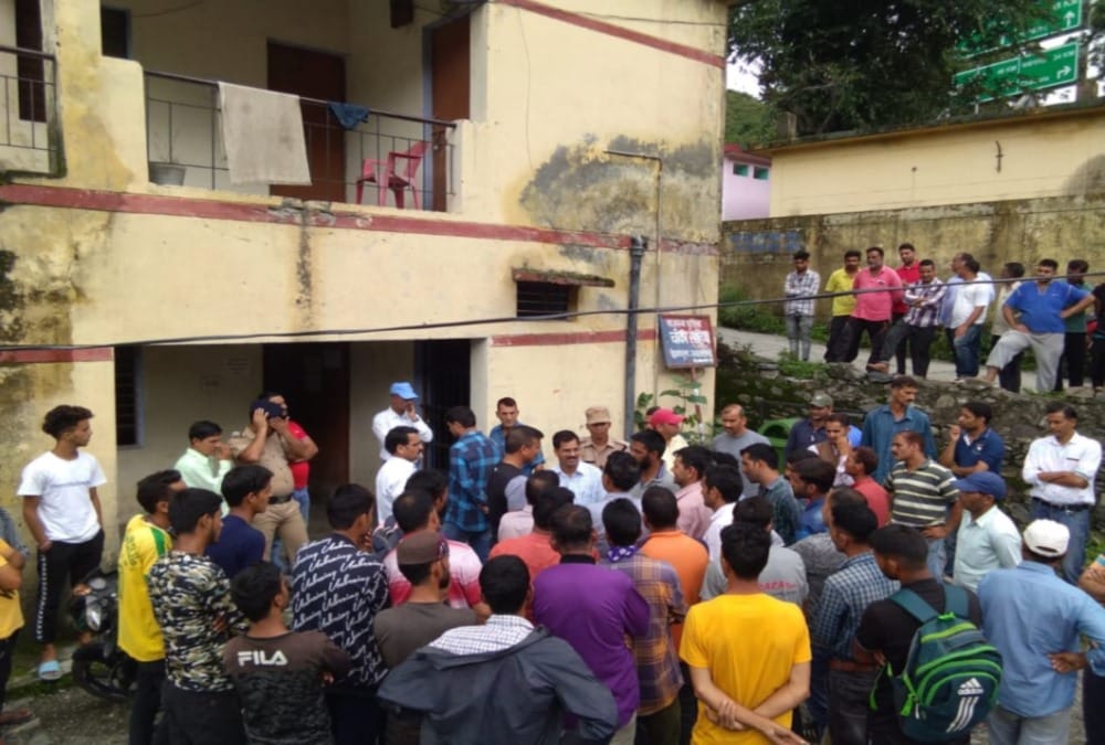 Youth Death before one day of marriage in sahiya due to fall from car 