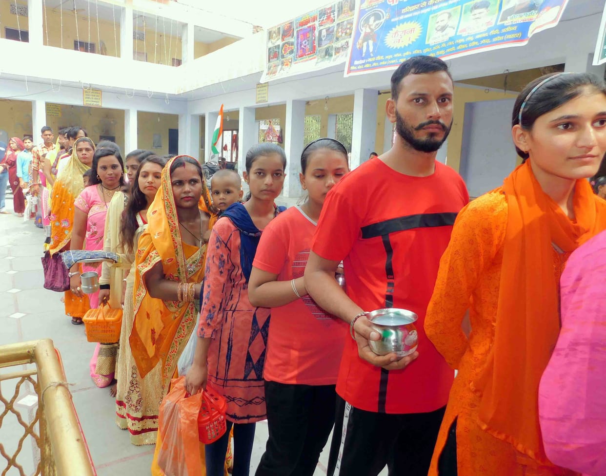 devotees in temples for jalabhishek