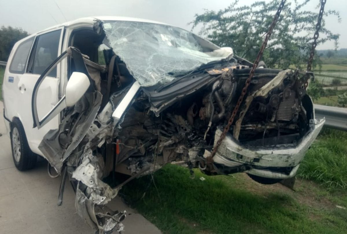 One dead Two Injured in car crash on Yamuna Expressway Accident Today At Surir