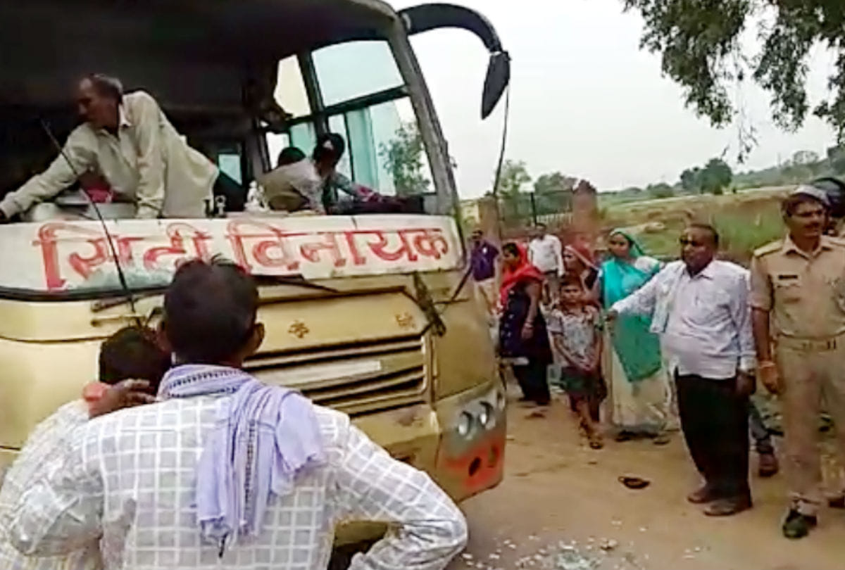 bikers attacks on devotees bus mathura samachar