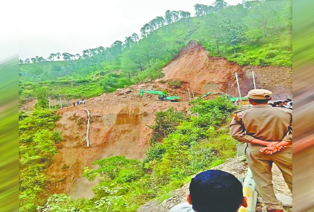 Mountain Collapse and Landslide On rishikesh gangotri highway Many vehicle Stuck