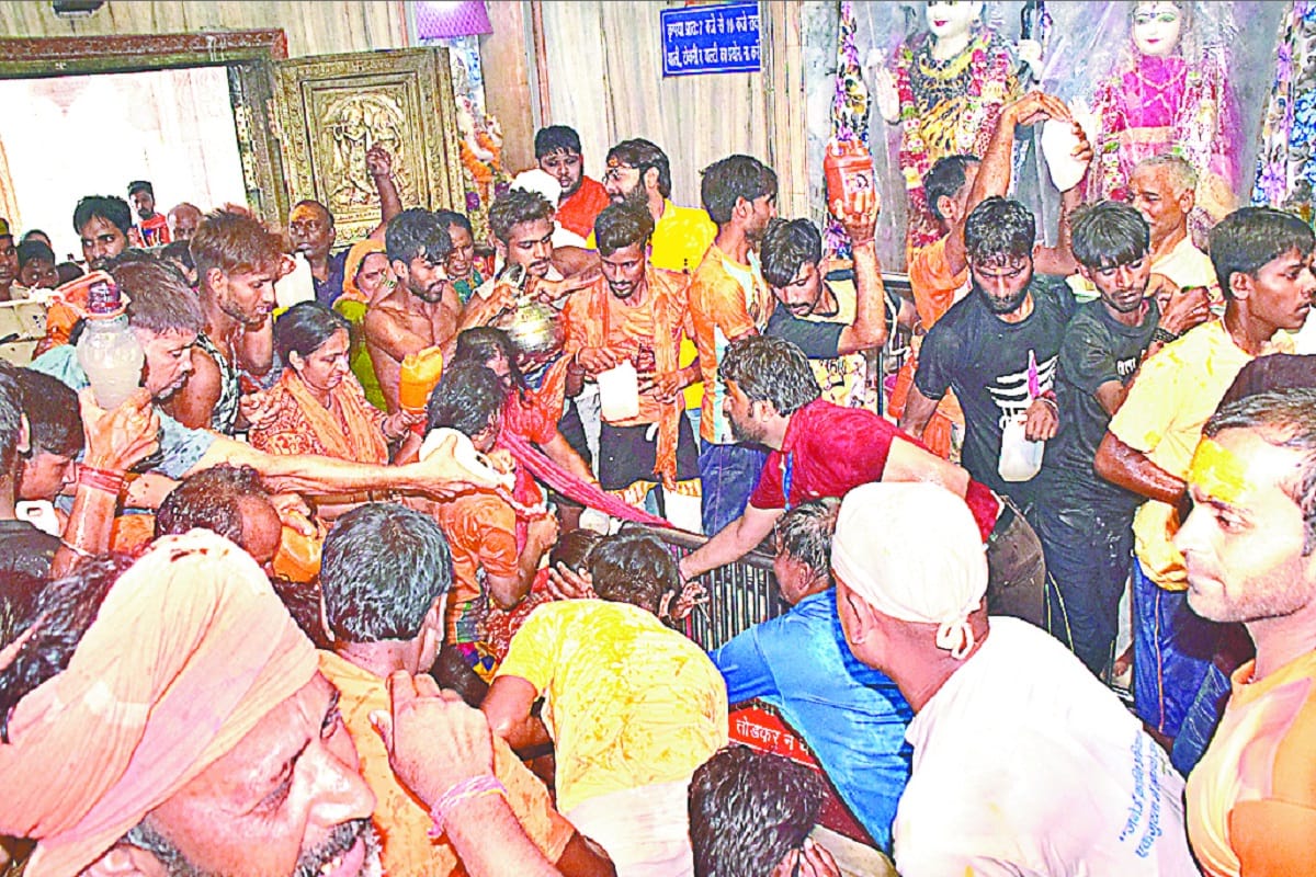 Maha Shivratri 2019: five lakhs shivbhakt was worship in Baba Aughardnath Mandir in Meerut