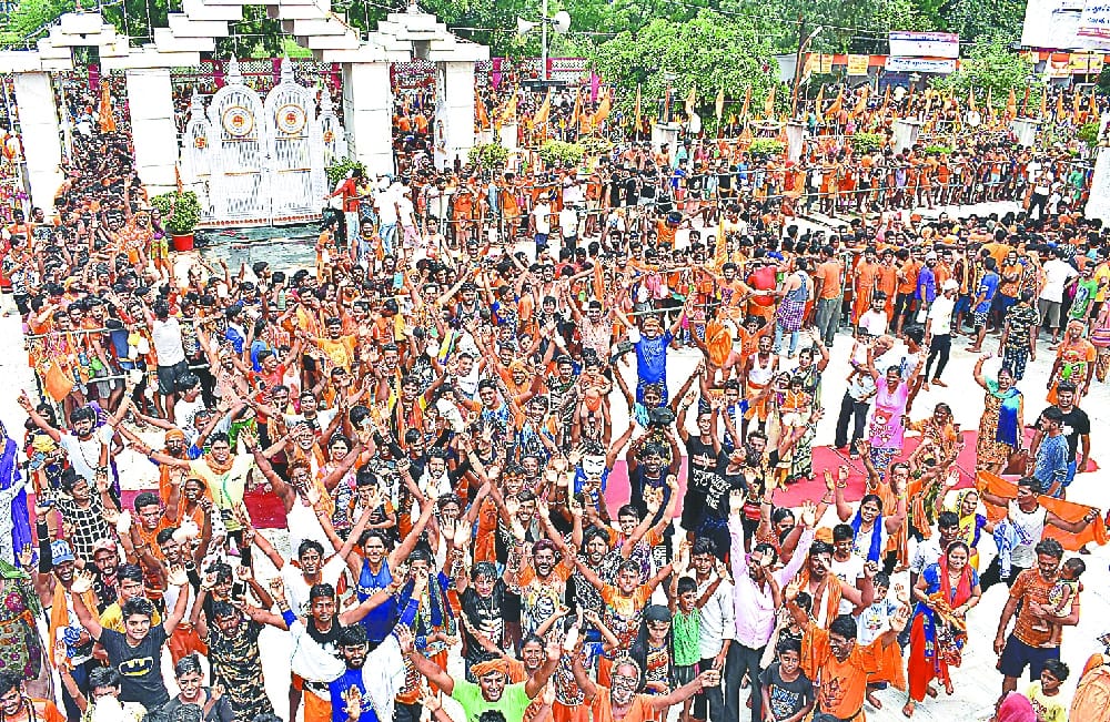Overnight open house, rising devotees