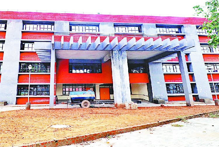 Government School in maloya Not Ready for Study