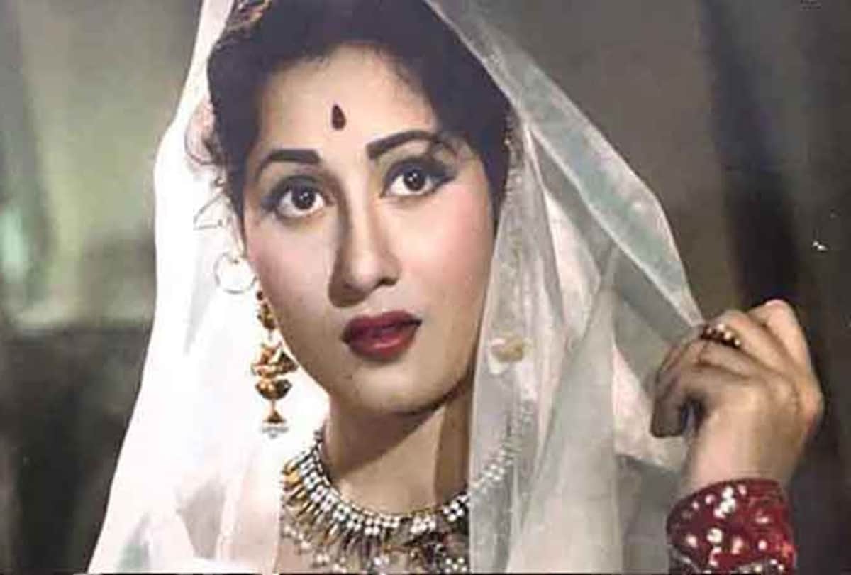 meena kumari gave her carter road bungalow to mumtaz as she was not able to pay her 3 lakhs know details