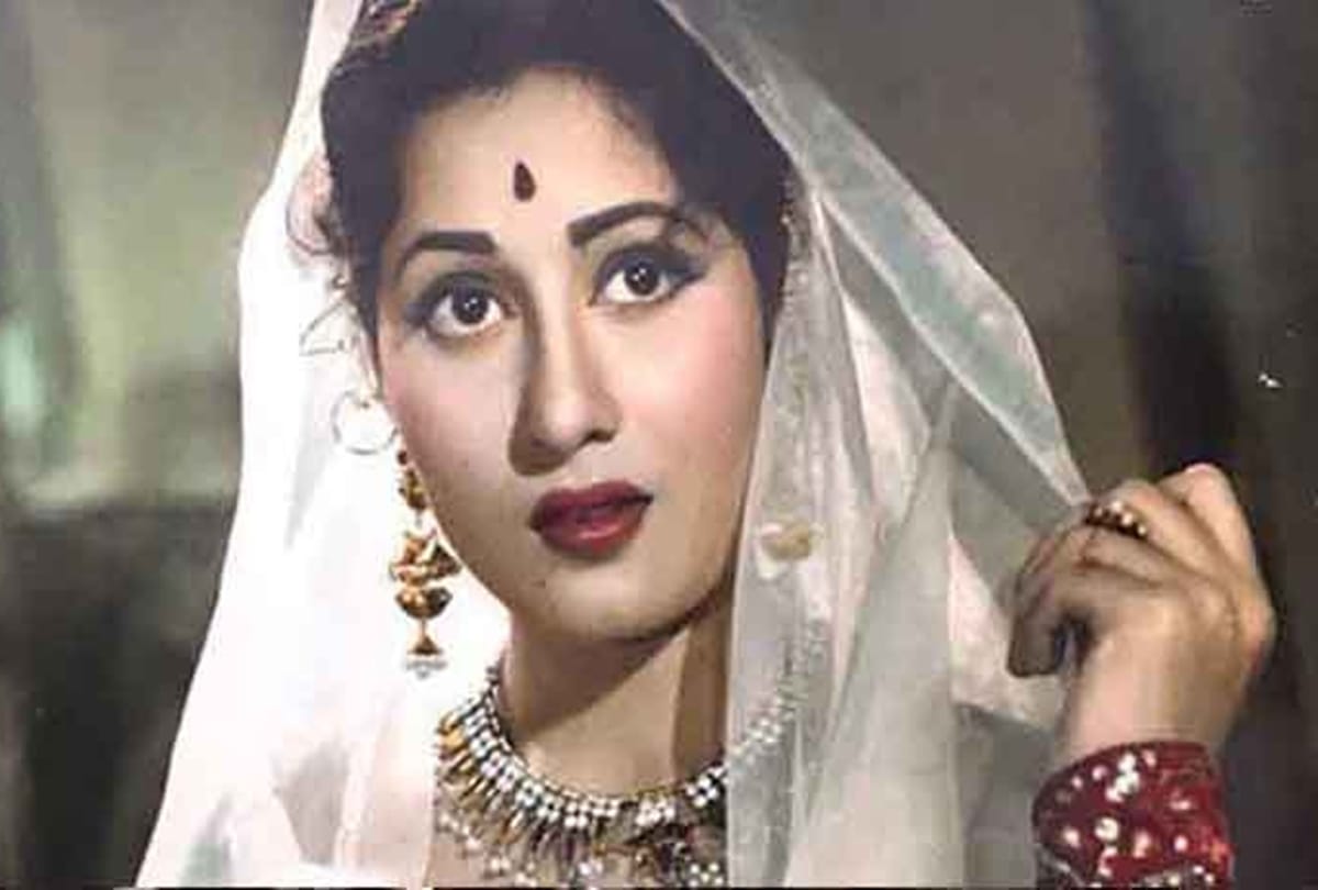meena kumari gave her carter road bungalow to mumtaz as she was not able to pay her 3 lakhs know details