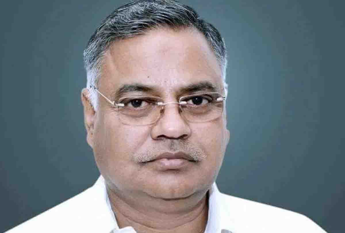 bsp candidate from hamirpur seat is naushad ali by election in up
