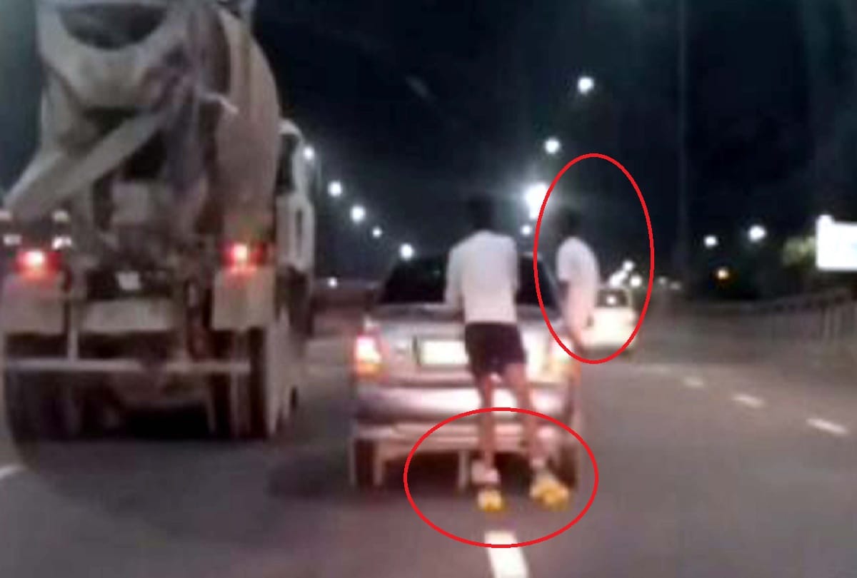Dangerous Stunt on Car by two young men near Akshardham Temple in Delhi