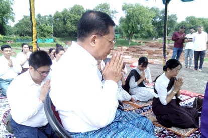 Lieutenant General Of Myanmar Army Reached Worship in sarnath varanasi