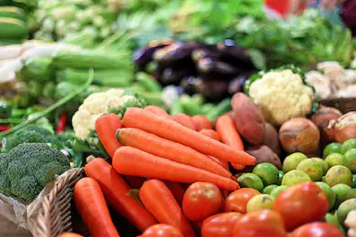 green vegetables Prices increased due to heavy rain in Gorakhpur
