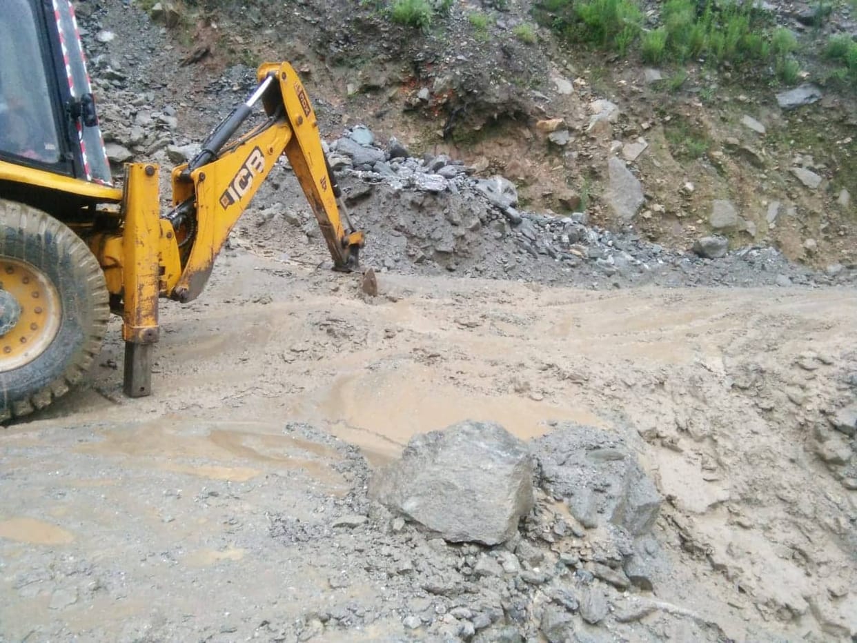 uttarakhand weather update heavy rain alert in five districts and yamunotri highway closed