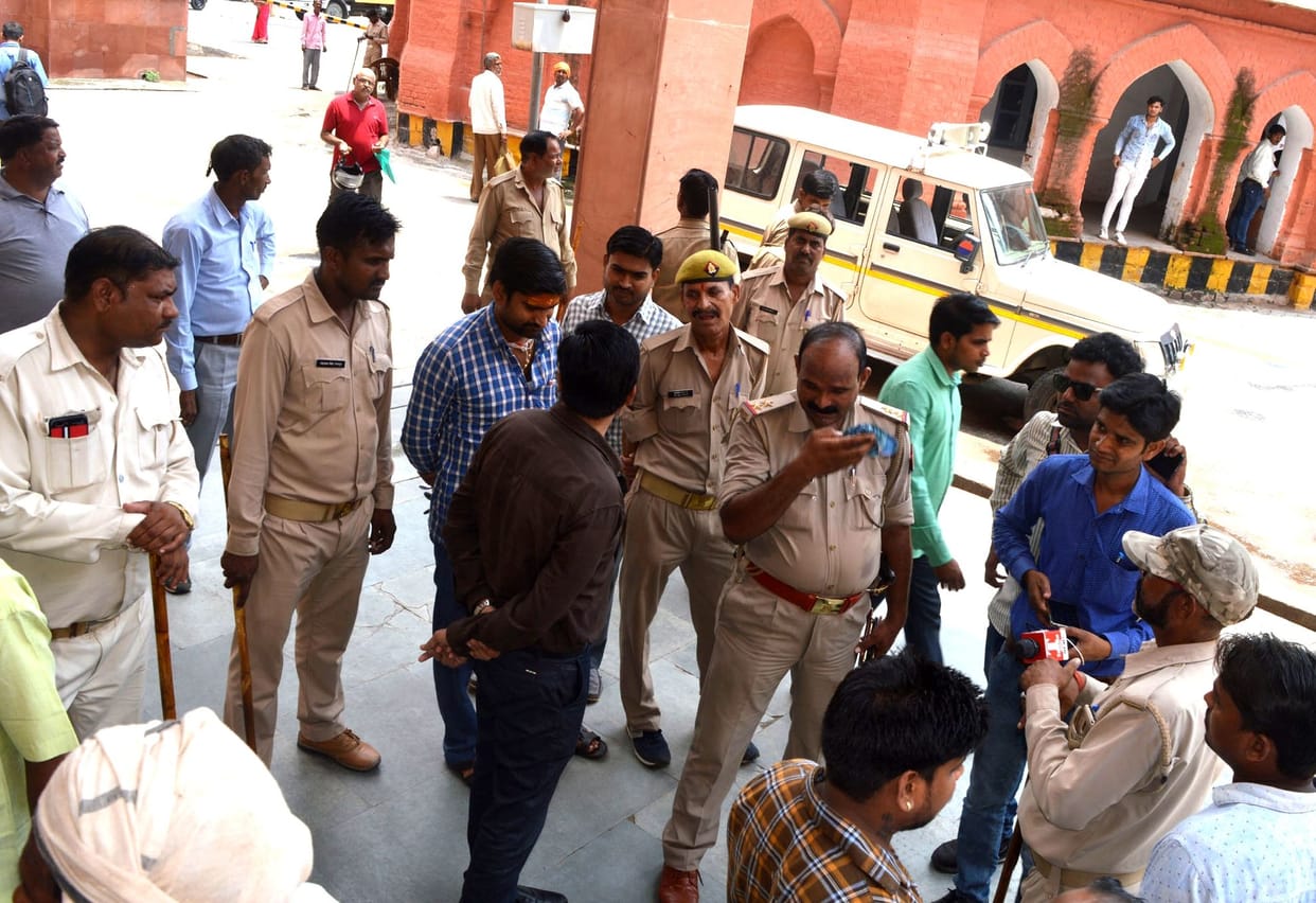 conflict between advocates and apar nagar aayukt
