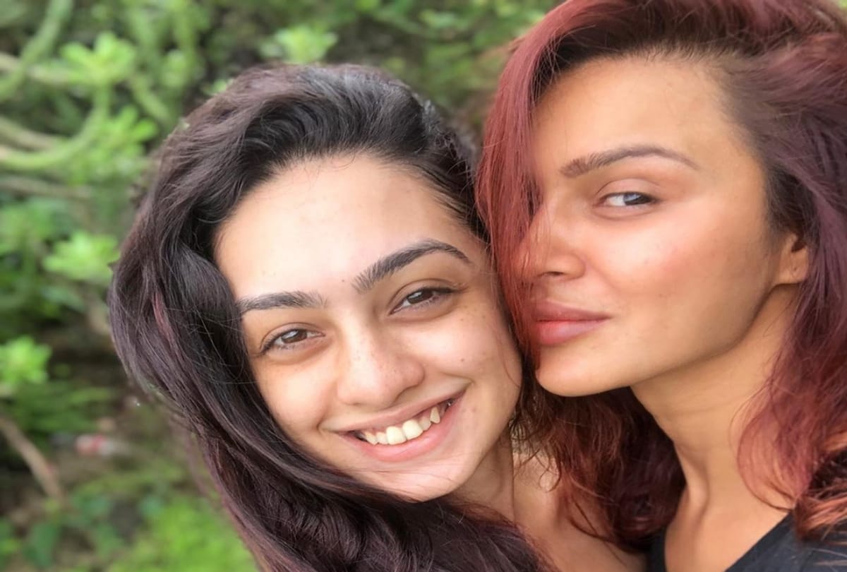 tv actress Abigail Pande and Aashka Goradia shares topless photo during yoga