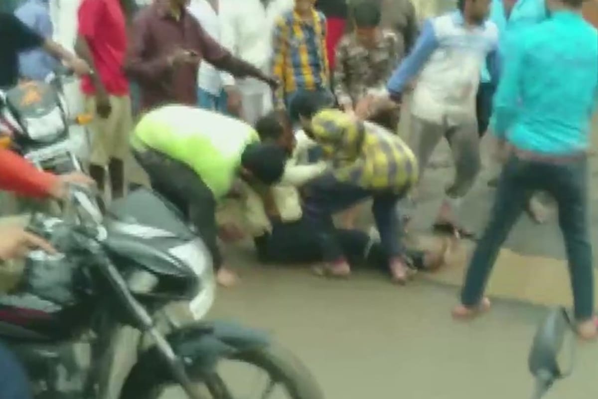 Man beaten up and dragged on road in Dewas over transactions police has registered case