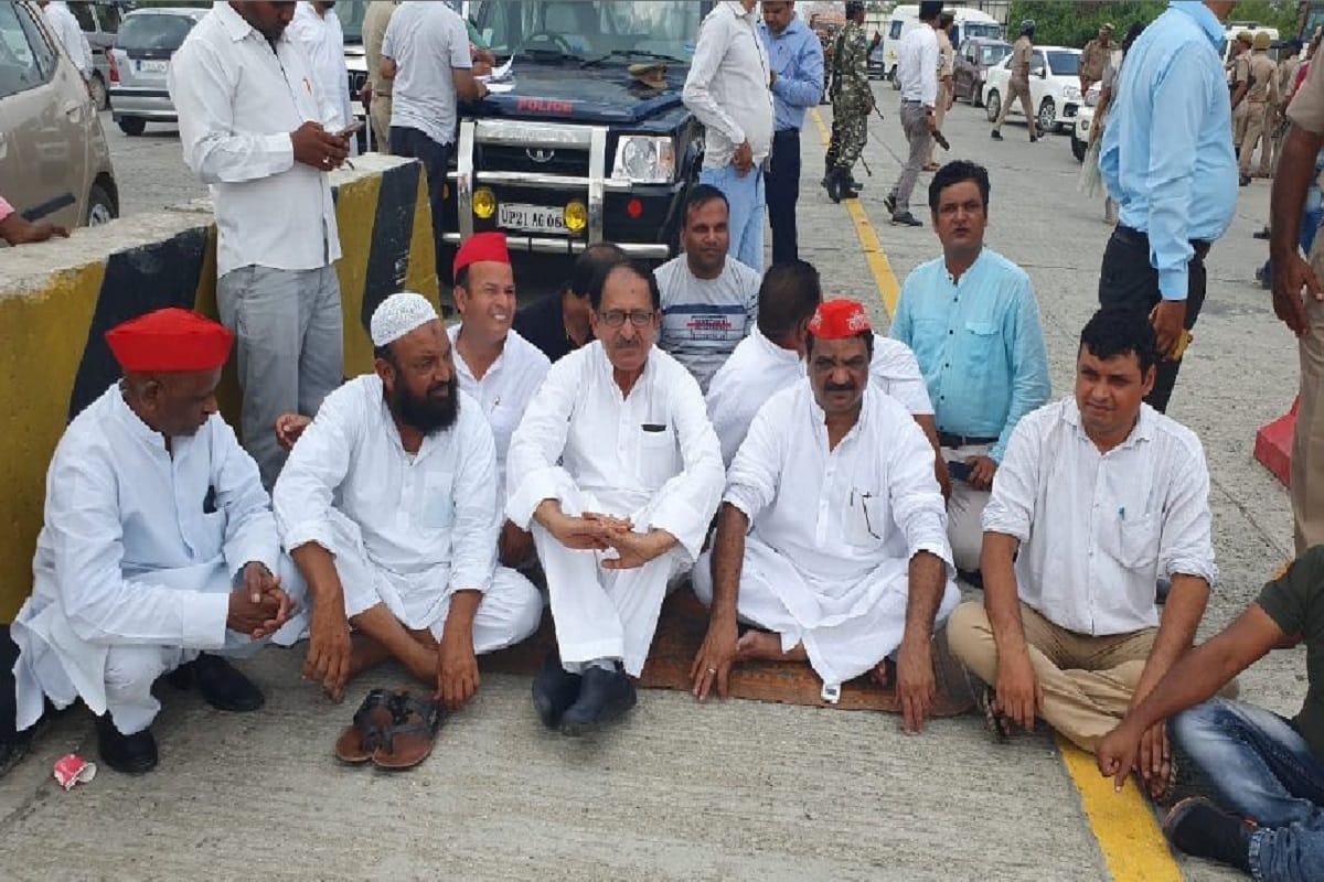 Jauhar university rampur update: police detained SP leaders in Bijnor
