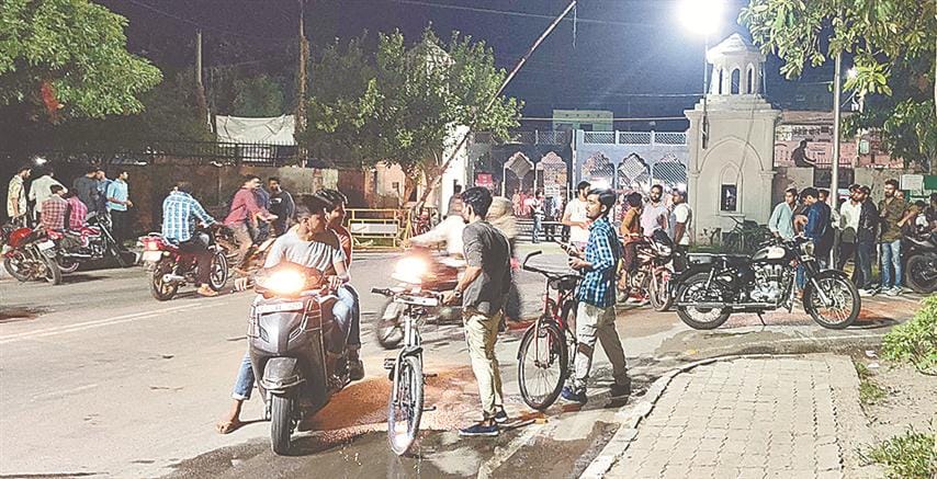 Student arrived with weapon at AMU's VC office, nuisance