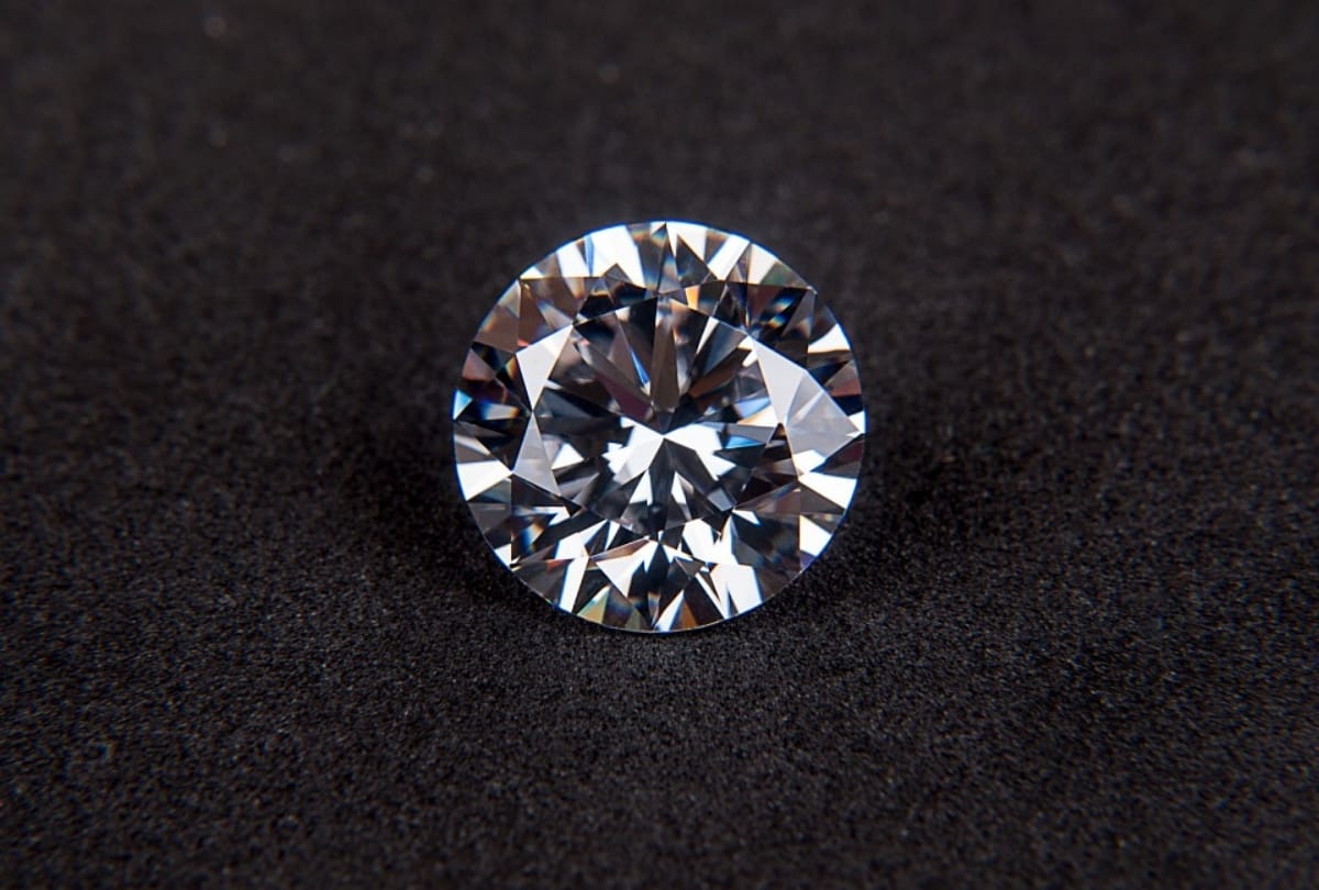 know how gemstone grader checks diamond quality