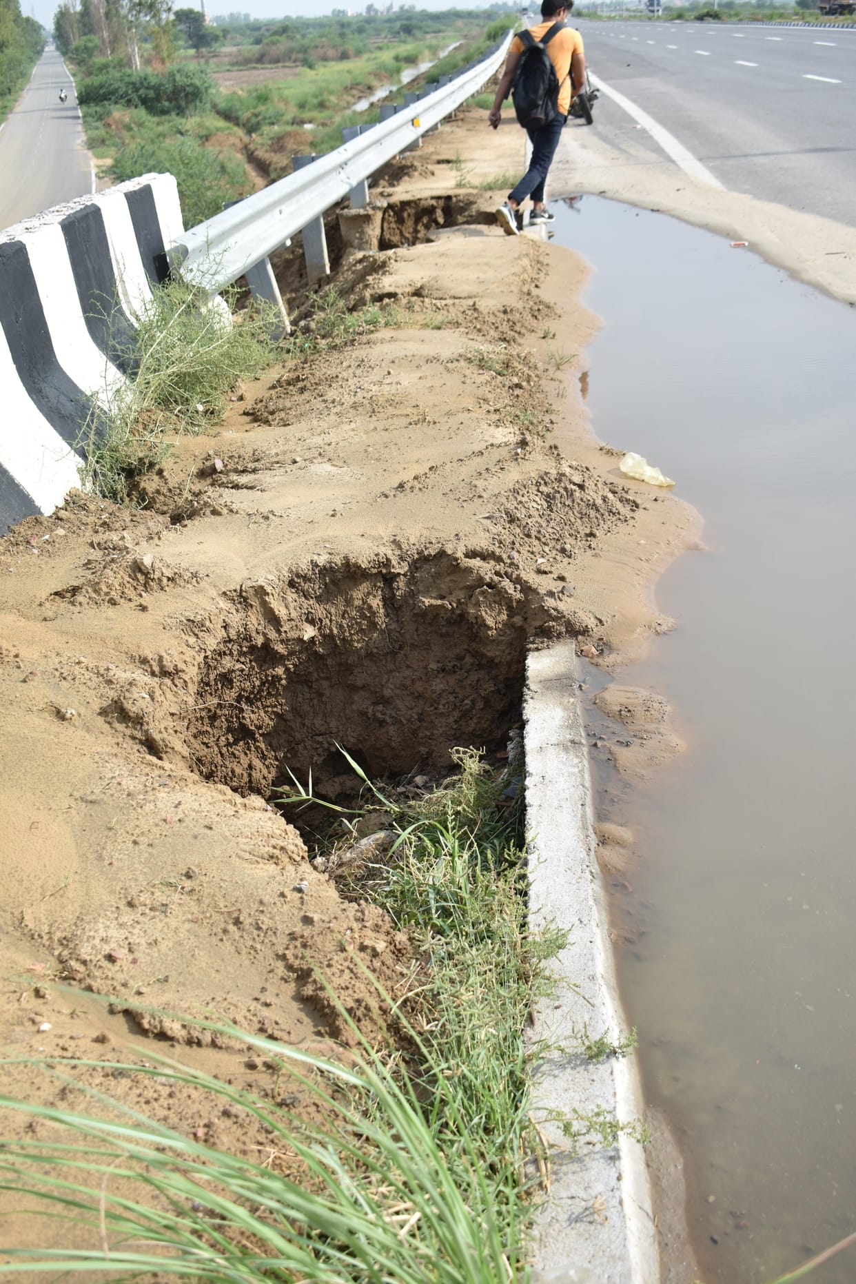 no dranage system on 1500 crores kmp