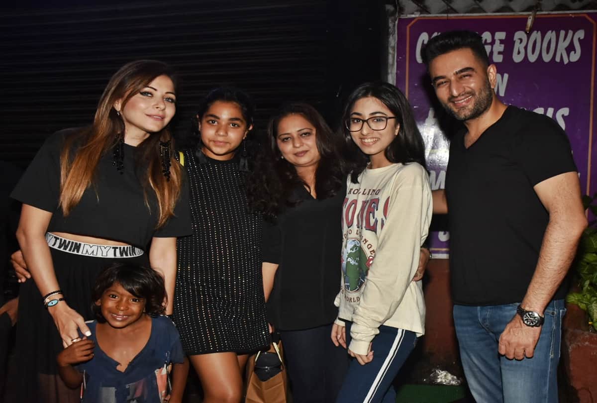Bollywood celebs spotted Sunny leone ranbir kapoor Shraddha kapoor, tiger shroff shahid Mira