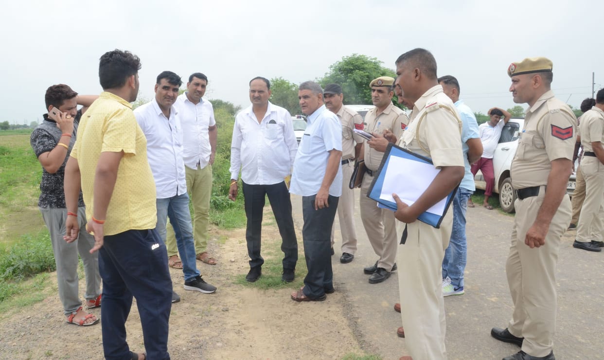 Criminals Looted Fortuner