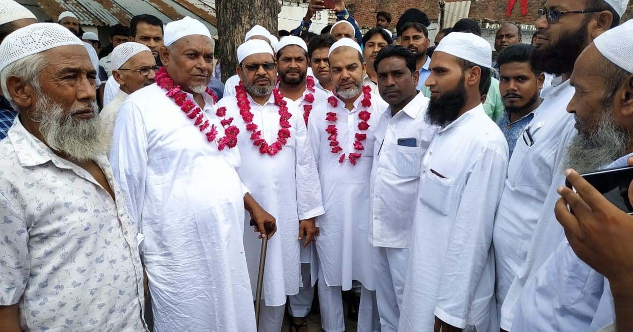 Flower shower on zayreen going to Hajj