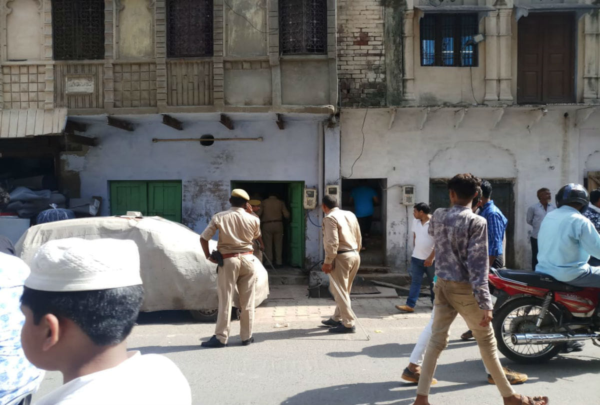 two men injured in firing over dispute in agra