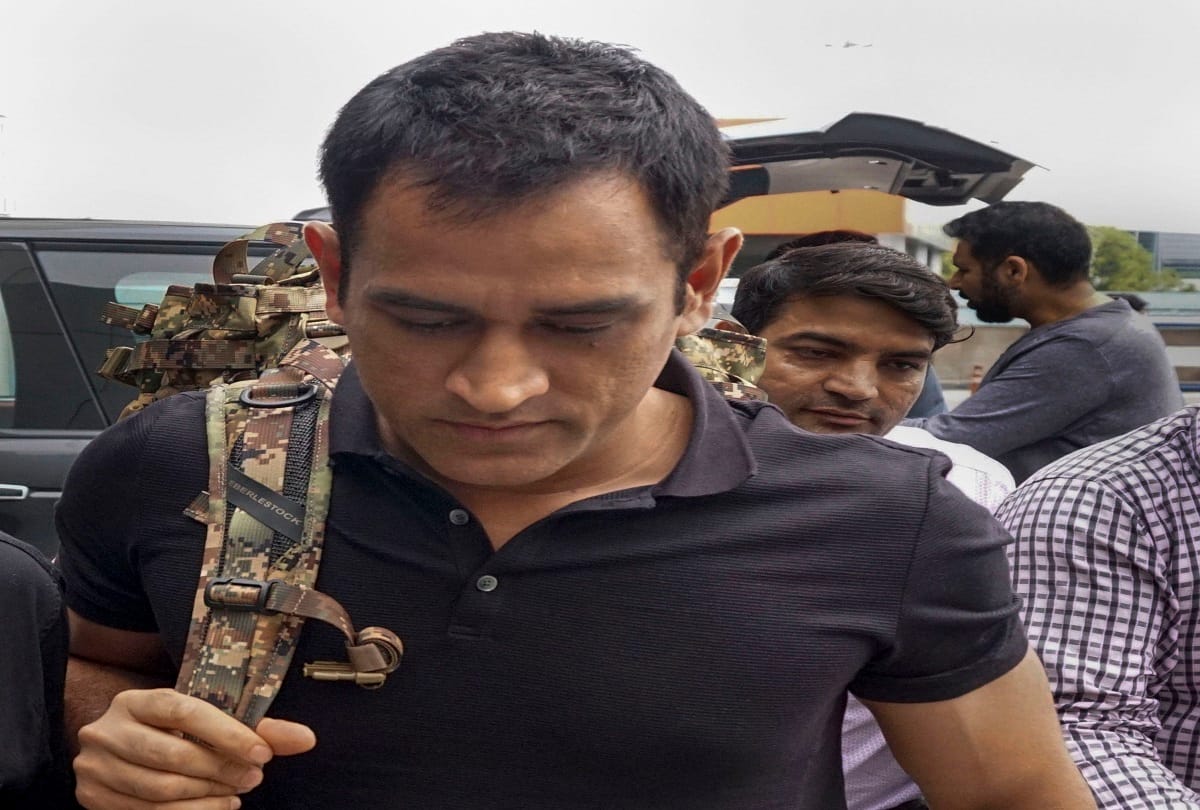 MS Dhoni started his two weeks training with his regiment deployed in kashmir