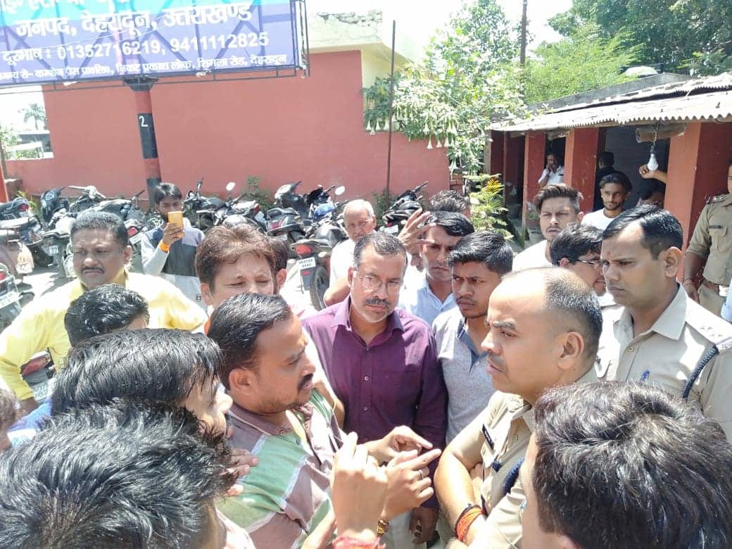 girl run away with other religion boy Hindu groups reached police chowki