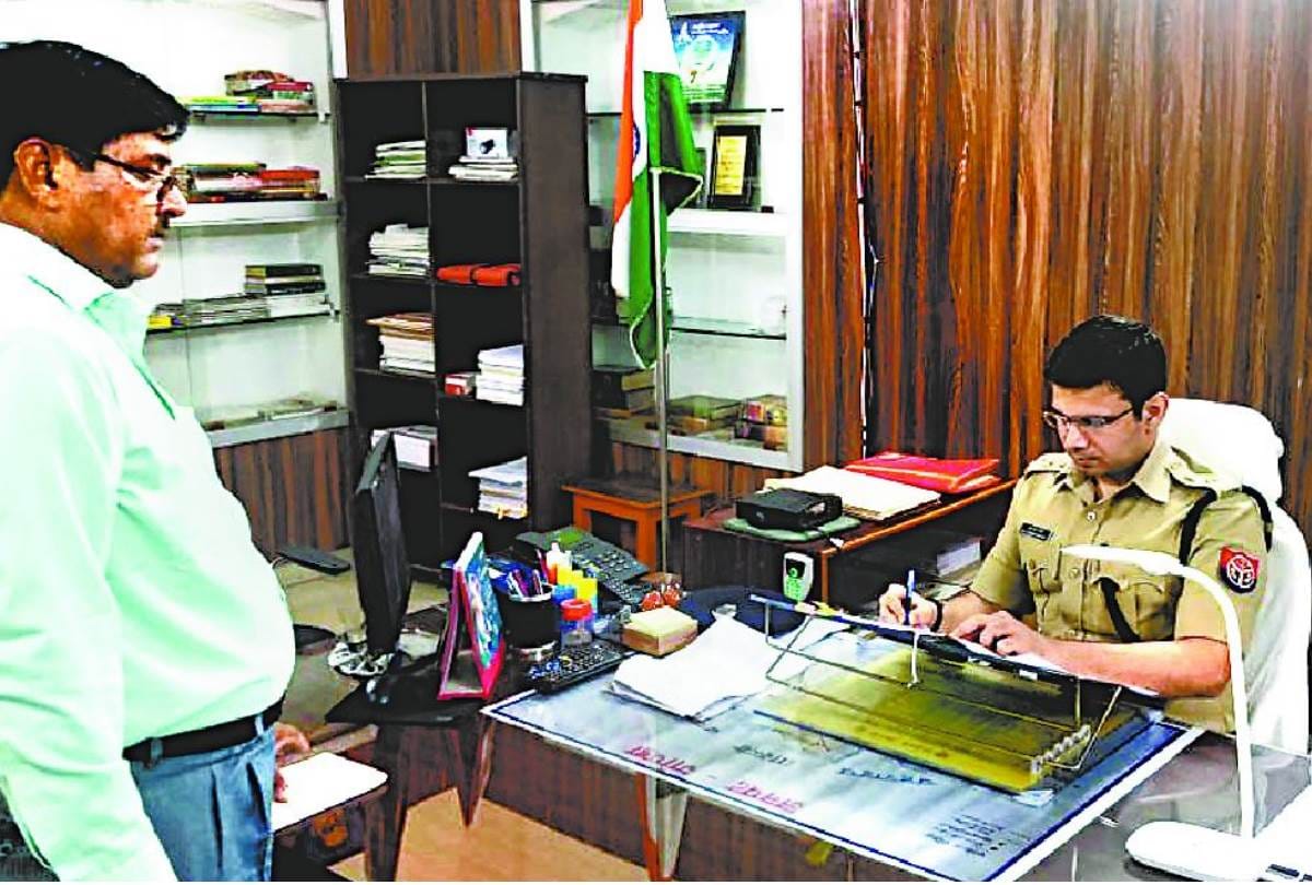 gonda sp changed, rakesh prakash singh transferred, rajkarn nayyer take charge