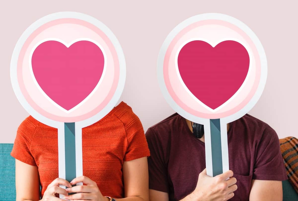 5 signs your best friend is in love with you