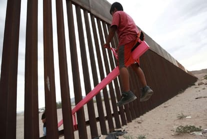 see-saws on us mexico border