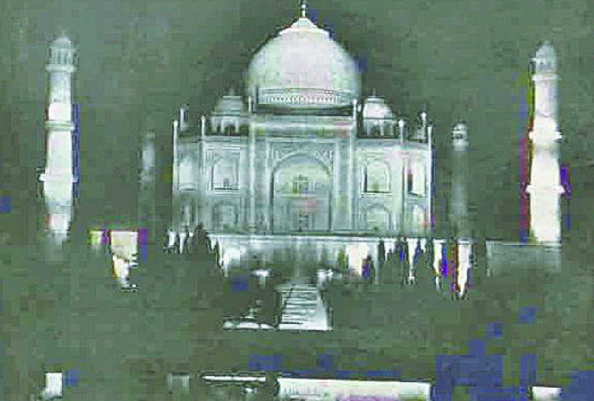 first time artificial light showing on Taj Mahal during second world war 1945