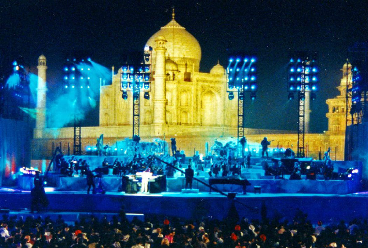 first time artificial light showing on Taj Mahal during second world war 1945