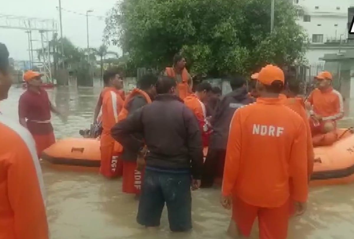 Heavy rains lead to flash floods in Vadodara, CM Vijay Rupani held a high level meeting