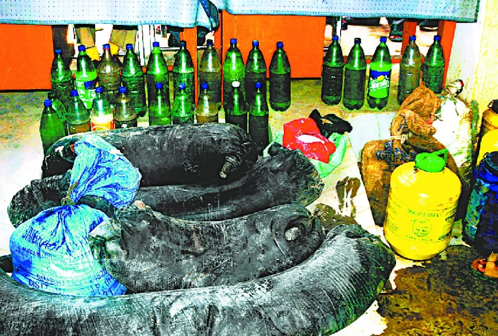 Poisonous wine was being made in Bahraich 12 arrested.