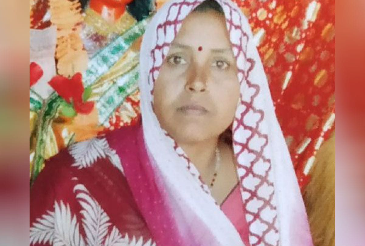 Jholachap doctor injecting injection pregnant women died in Bah Police Station