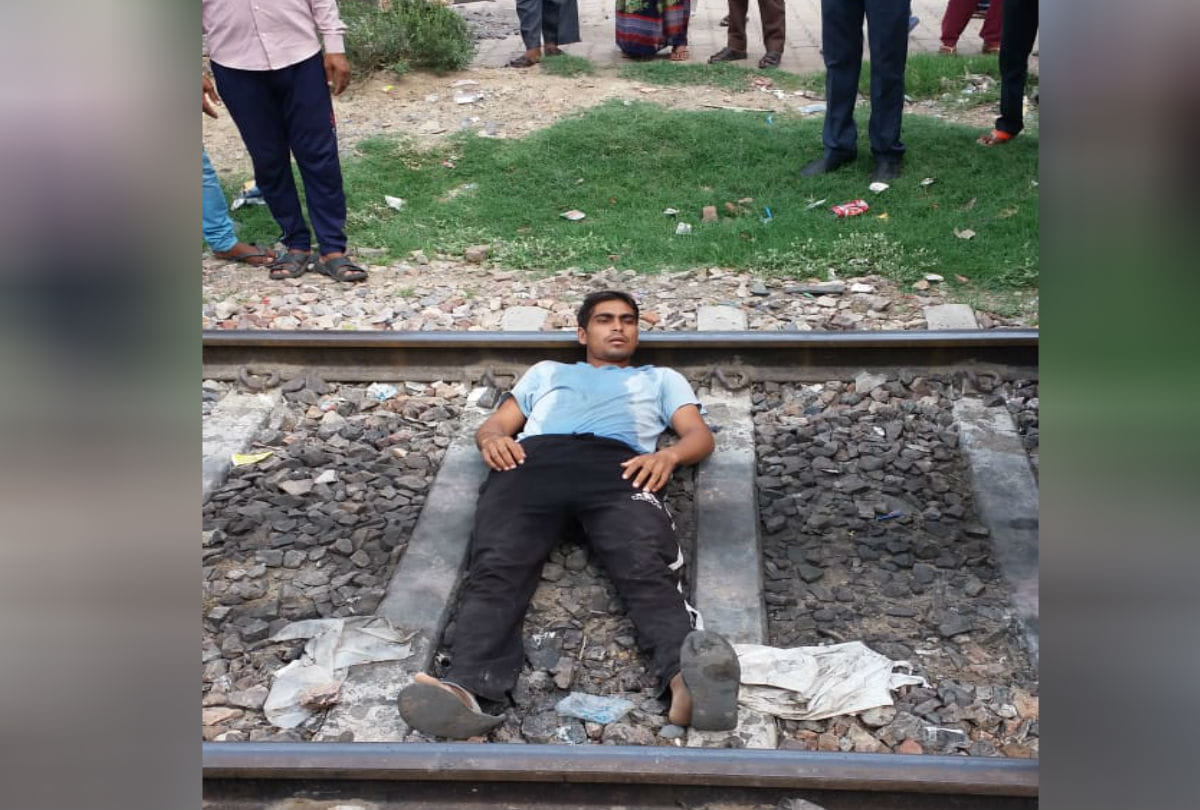 drunken youth Lying infront of Kasganj Agra Fort Passenger Train