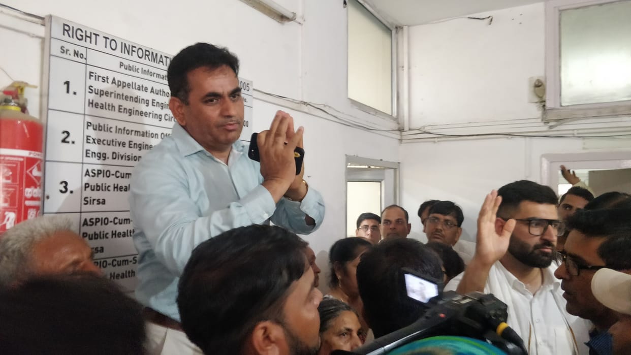colonied protested against sewerage problem